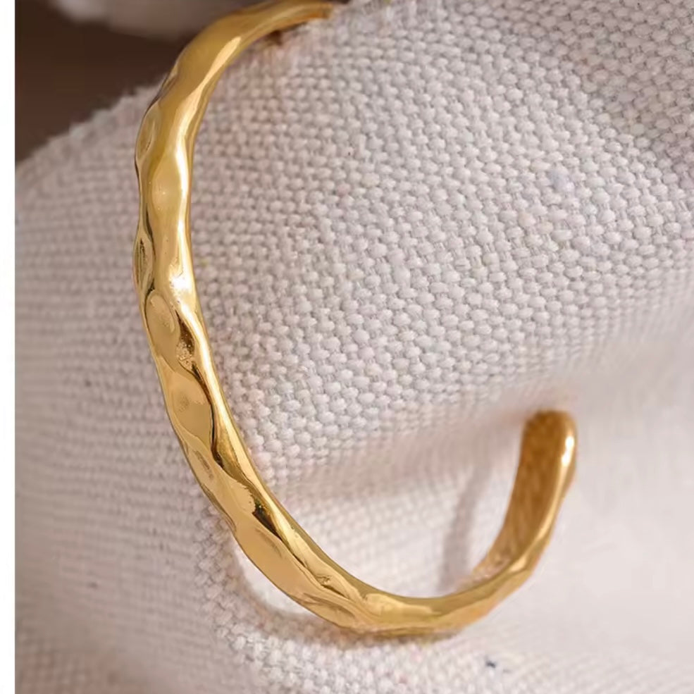 Exquisite Golden Bangle Bracelet