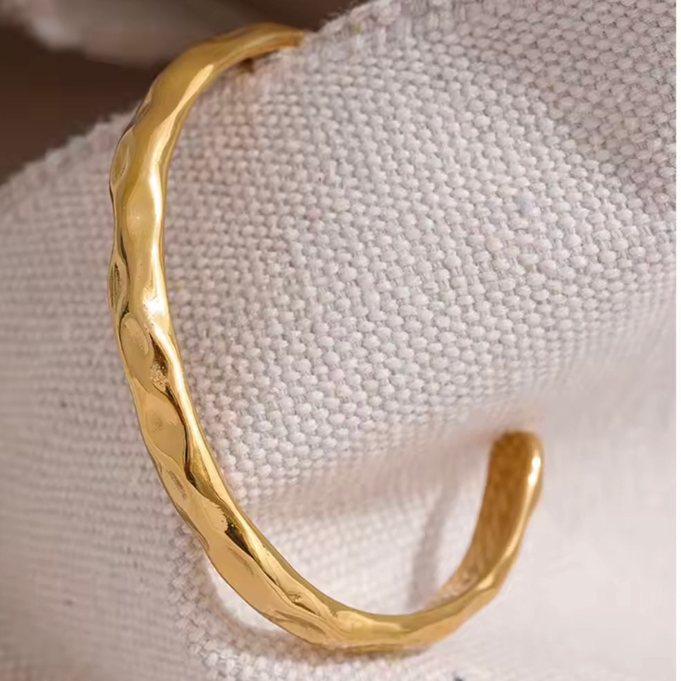 Hammered Fashion Bangle Bracelet
