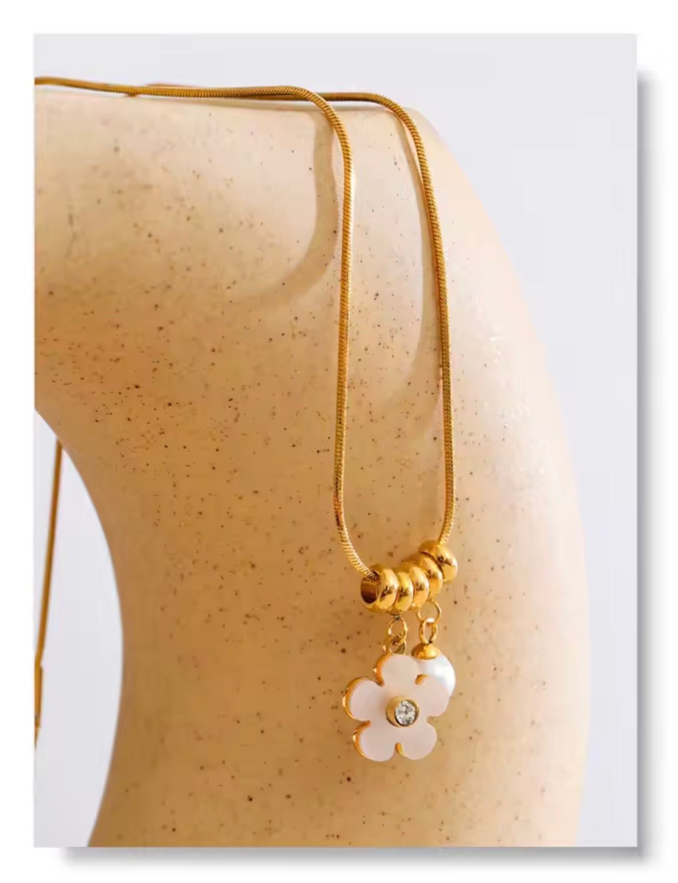 Shell Flower and Pearl Necklace