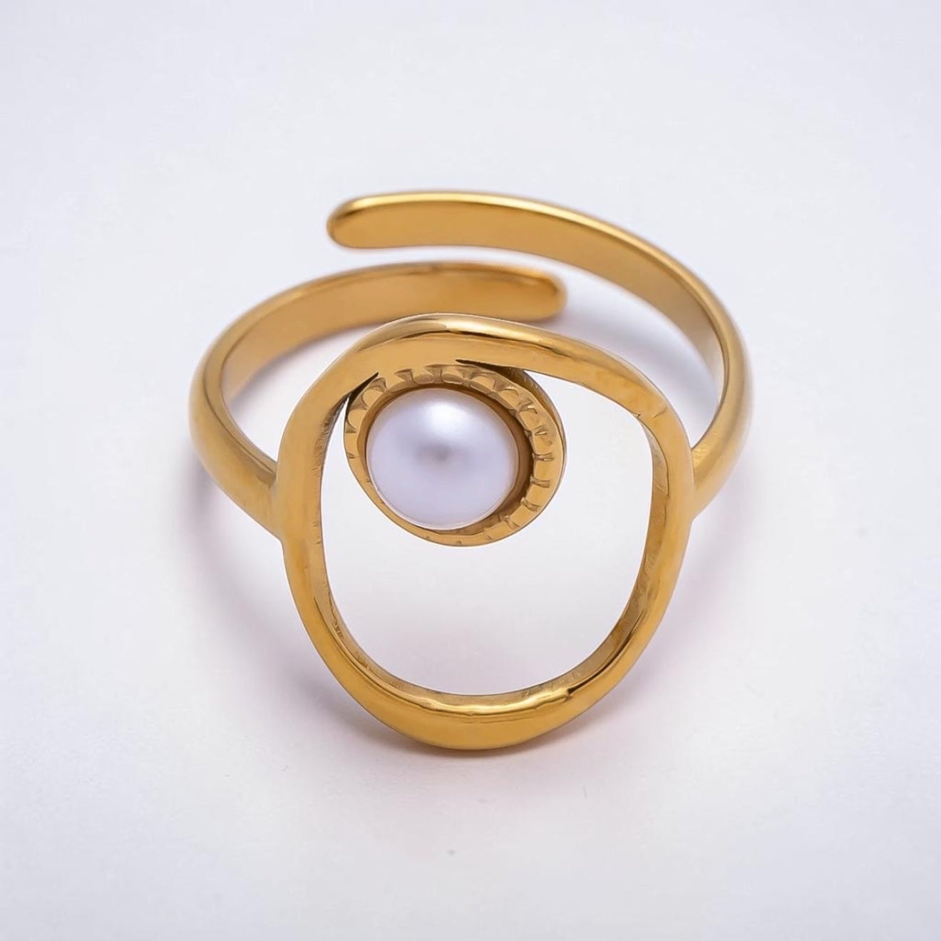 Oval Molton Shell Pearl Ring