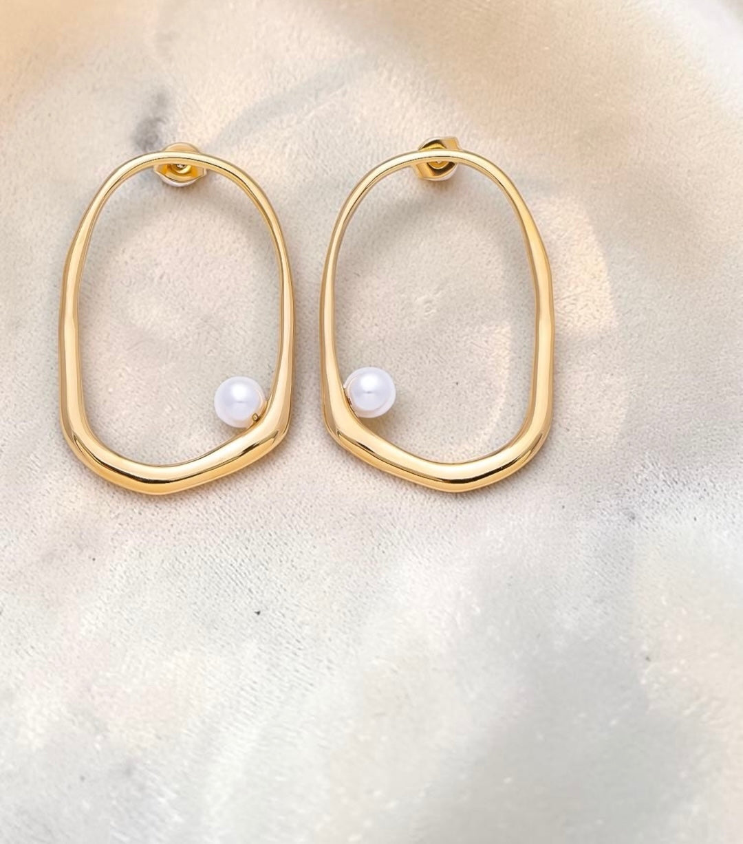 Shell Pearl Edged Geometric Earrings