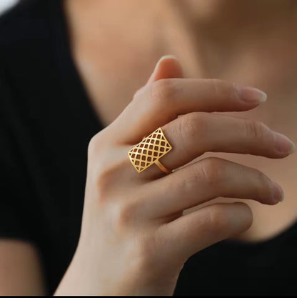 Golden Grid Ring