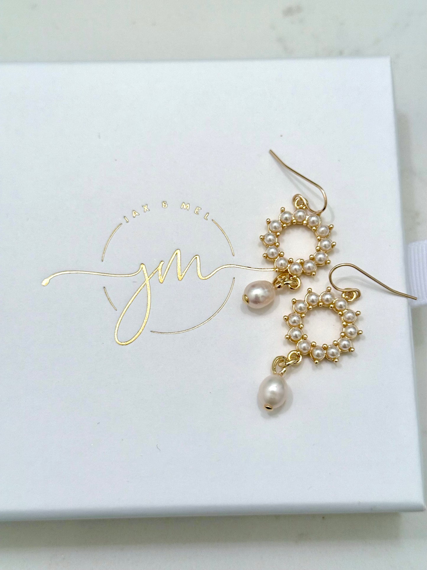 Luna Pearl Hoop Earring