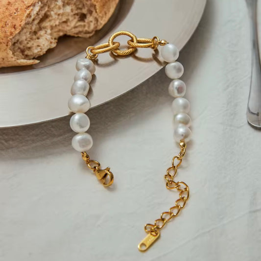 Freshwater White Pearl Bracelet