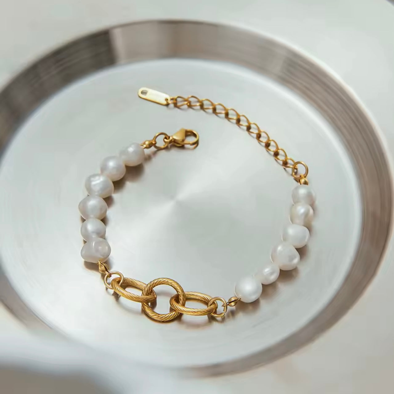 Freshwater White Pearl Bracelet