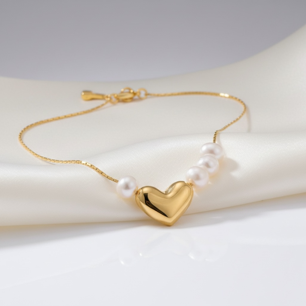 Delicate Natural Pearl Heart Pendant Necklace