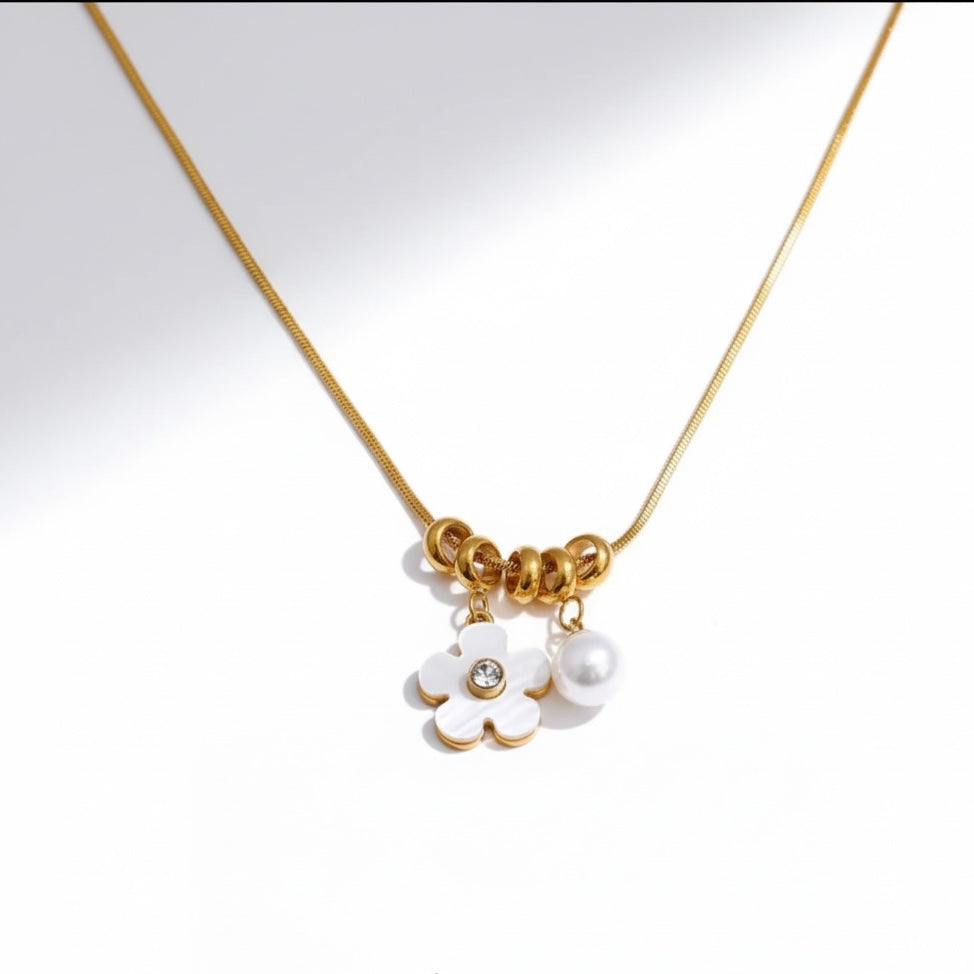 Shell Flower and Pearl Necklace