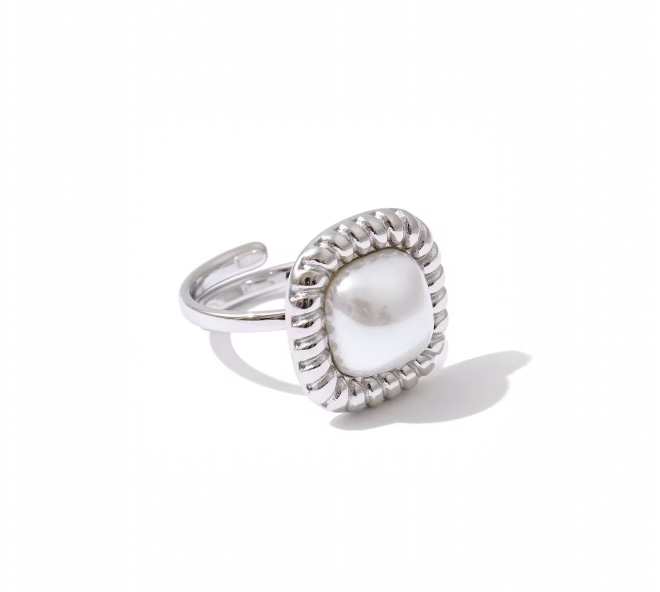 Classic Woven Square Pearl Ring