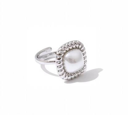 Classic Woven Square Pearl Ring