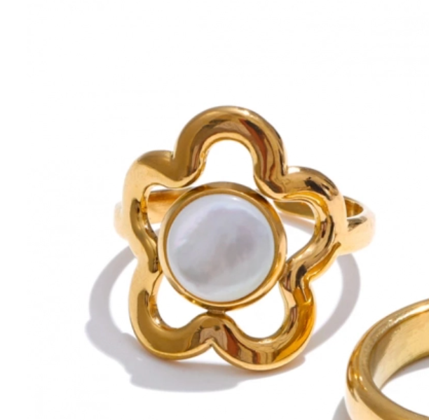 Open Flower Natural Shell Ring