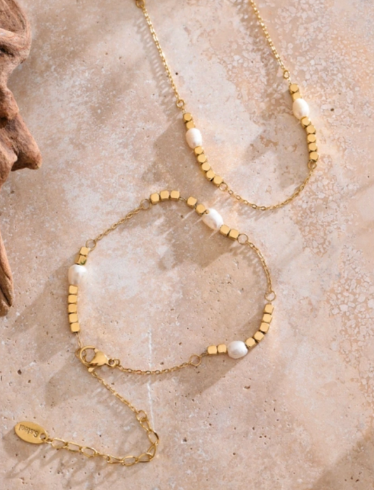 Pretty Pearls Squared Set